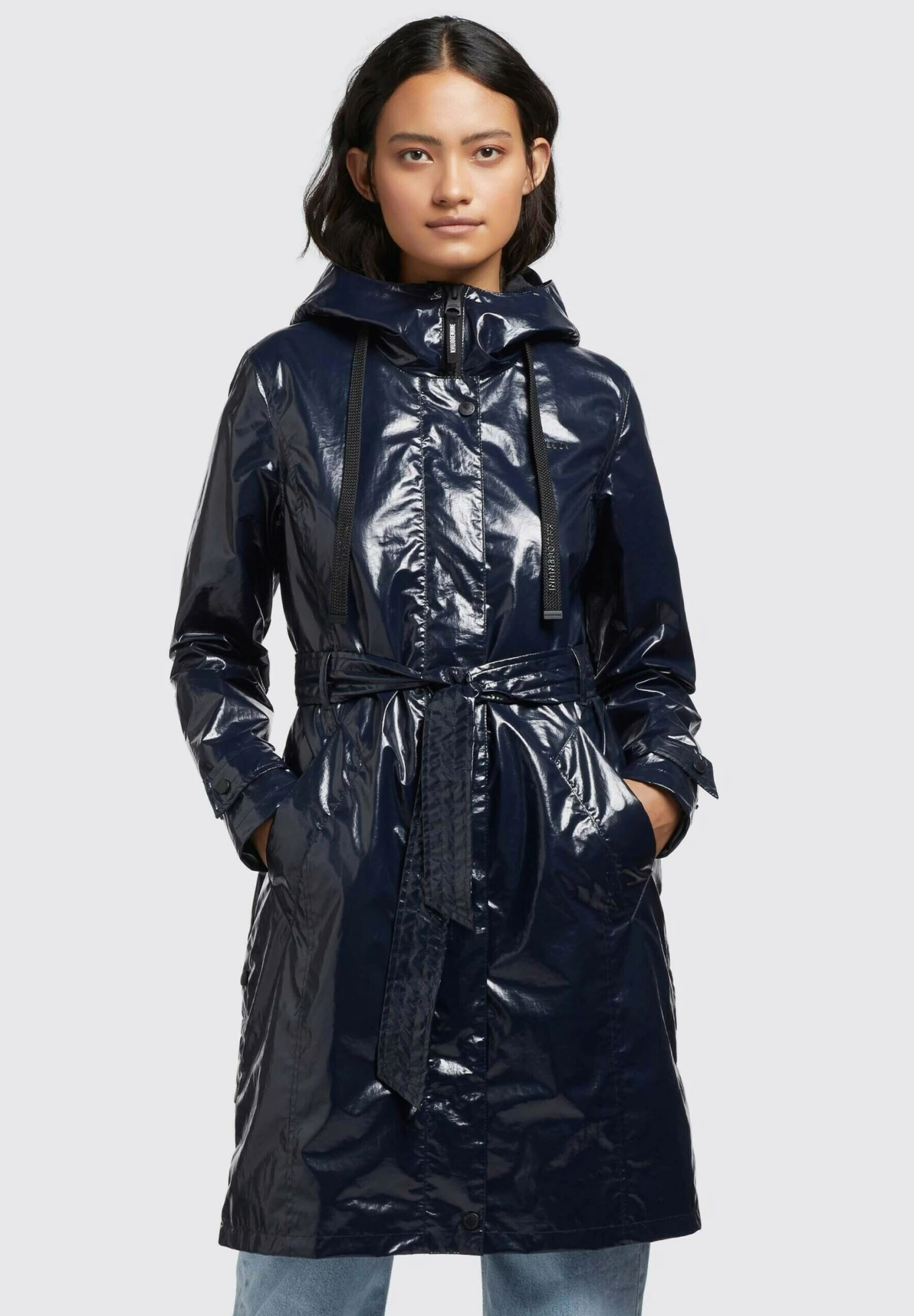 Alecia - Gabardina - Dunkelblau Khujo Alecia - Gabardina - Dunkelblau -Khujo 8e6c263345b641af841f0032b98b3c1f scaled